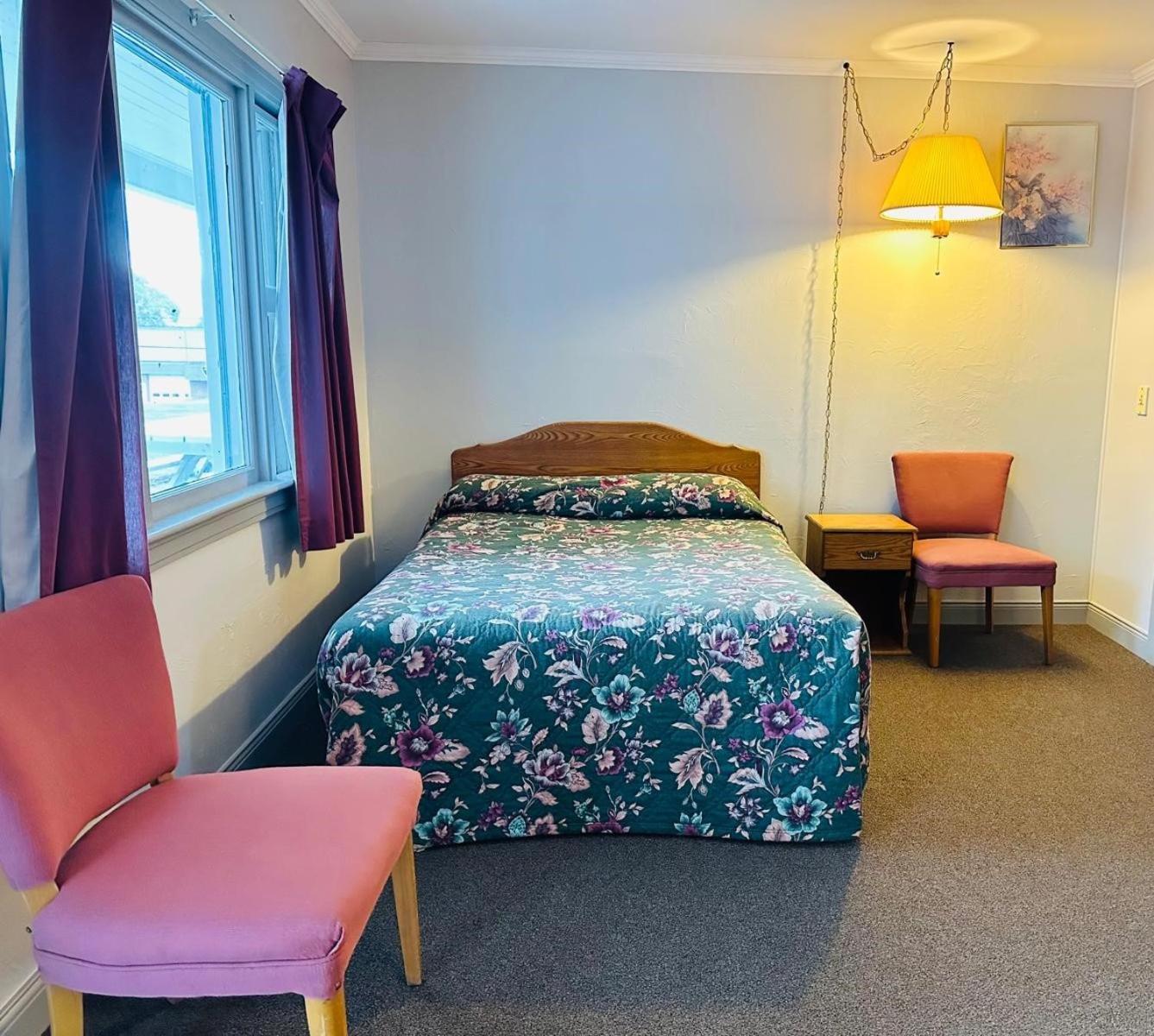 Stiles Motel Hill View Вудсток Экстерьер фото